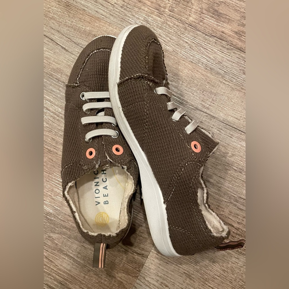 Vionic Women’s Beach Brown Corduroy Sneakers with coral accents / Size: 7 - Picture 3 of 7